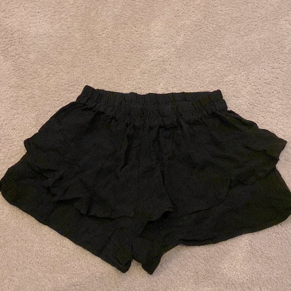 Heartloom black ruffle shorts size Small